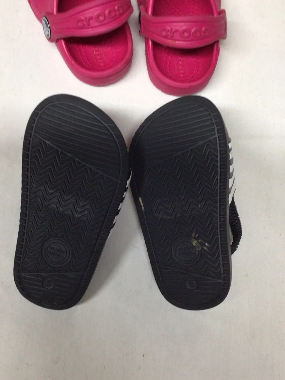 CROCS includes pair